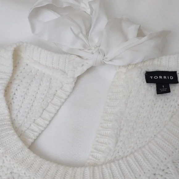Torrid White Cable Knit Sweater Open Keyhole Tie Back 1X - Picture 6 of 11
